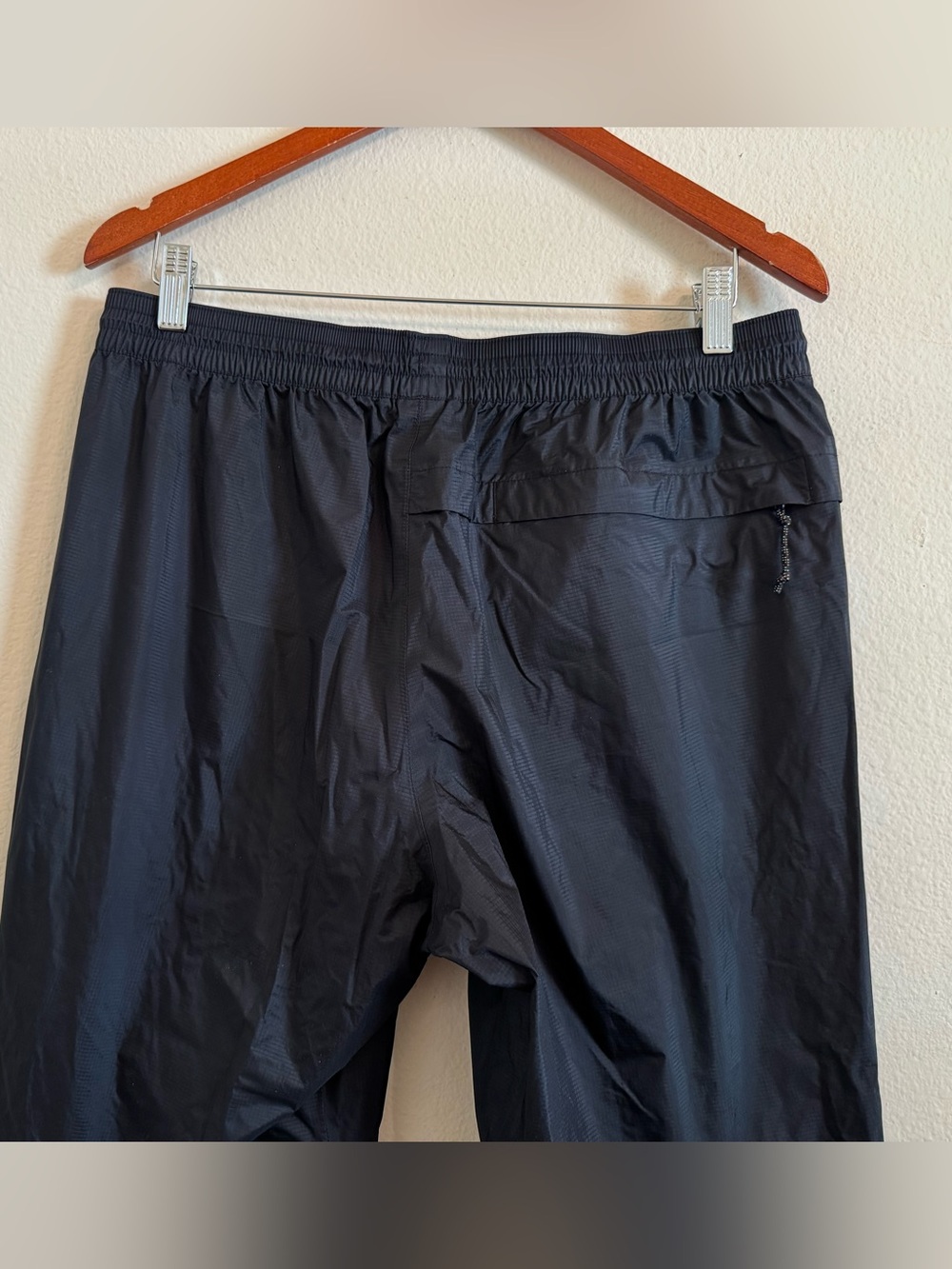 REI Co-Op Women Black Rain Track Pants Size Medium Short Pants - Picture 7 of 14
